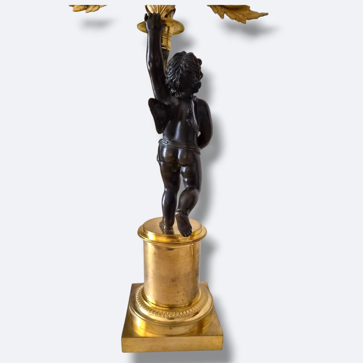 Paire de candélabres aux amours en bronze patiné et doré – XIXe - Style Empire