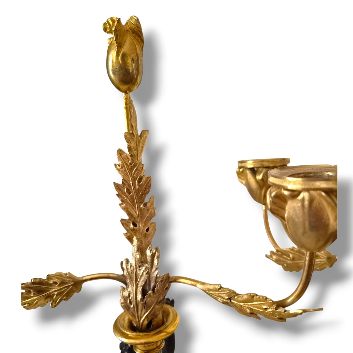 Paire de candélabres aux amours en bronze patiné et doré – XIXe - Style Empire