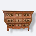 Commode galbée peinte à trois tiroirs – XVIIIᵉ siècle